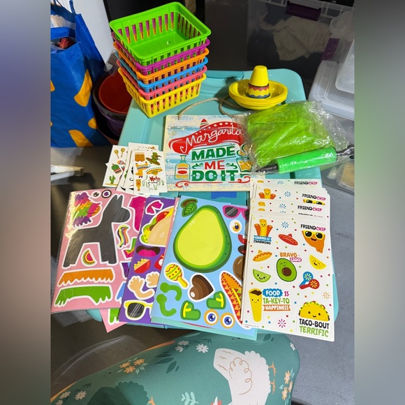Miscellaneous Fiesta Party Supplies Bundle - Picture 3 of 12